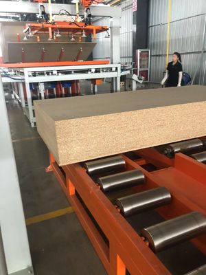 جودة  Laminating Production Line Short Cycle Press Melamine Hot Press Machine 900T to 1600T مصنع